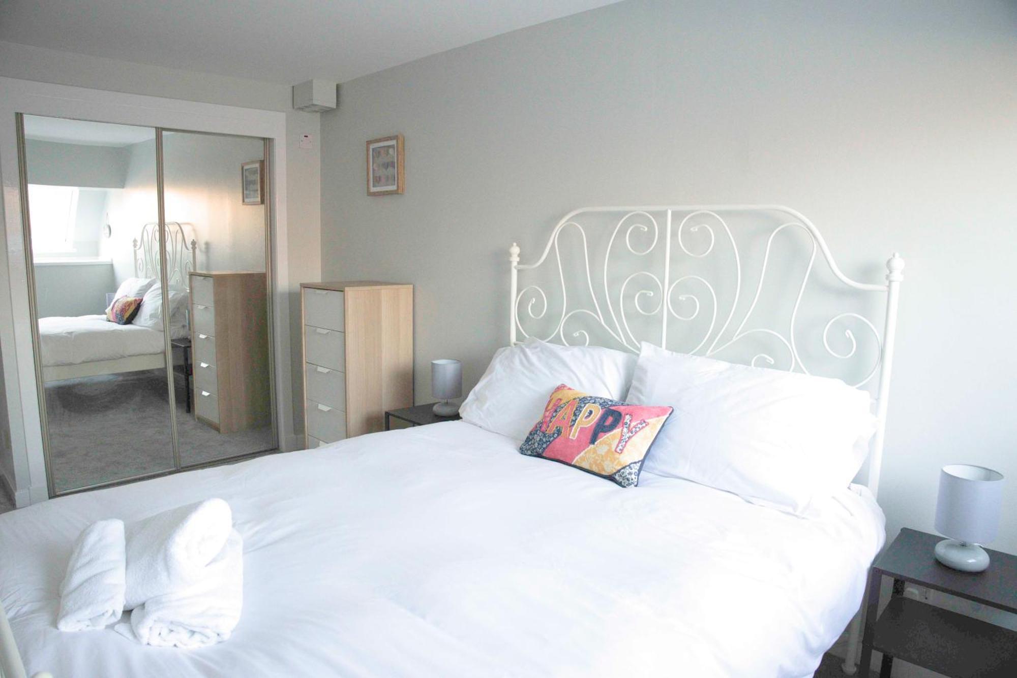 Fabulous Stylish Flat In Merchant City & Free Secure Parking Глазгоу Екстериор снимка