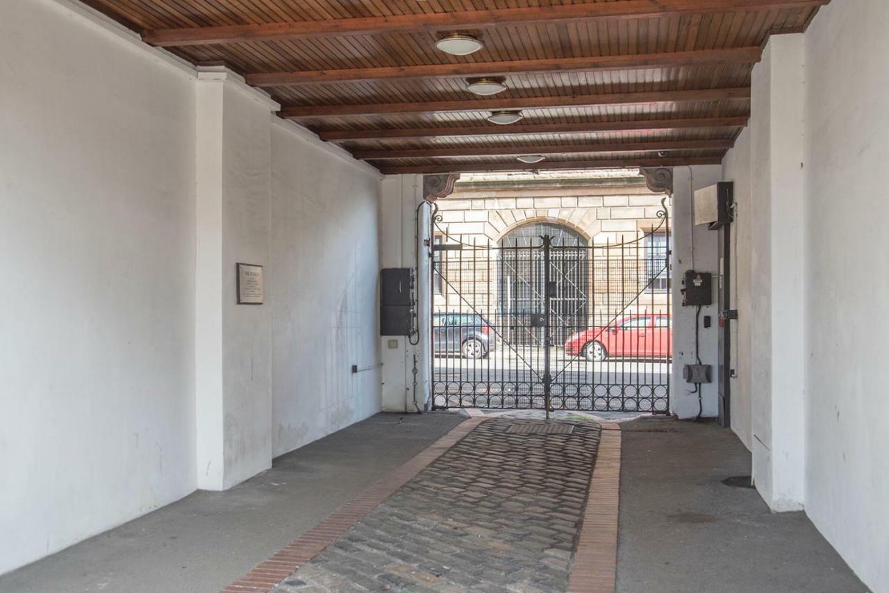 Fabulous Stylish Flat In Merchant City & Free Secure Parking Глазгоу Екстериор снимка